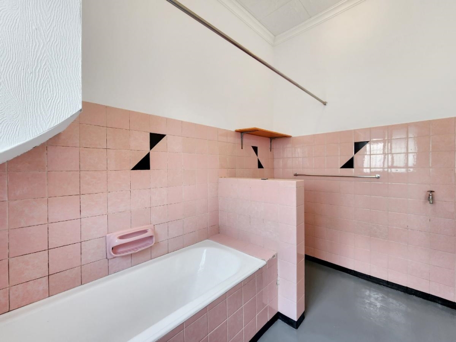 To Let 4 Bedroom Property for Rent in Sea Point Western Cape